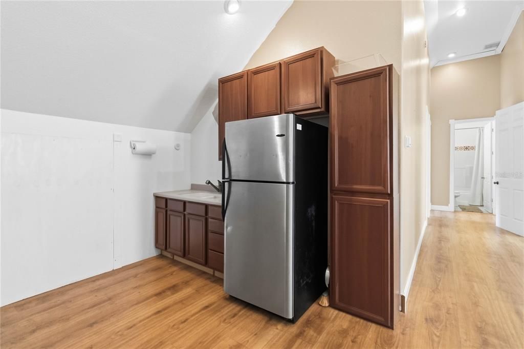 For Sale: $1,260,000 (6 beds, 4 baths, 4884 Square Feet)