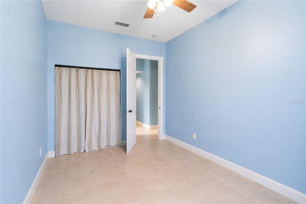 For Sale: $1,260,000 (6 beds, 4 baths, 4884 Square Feet)