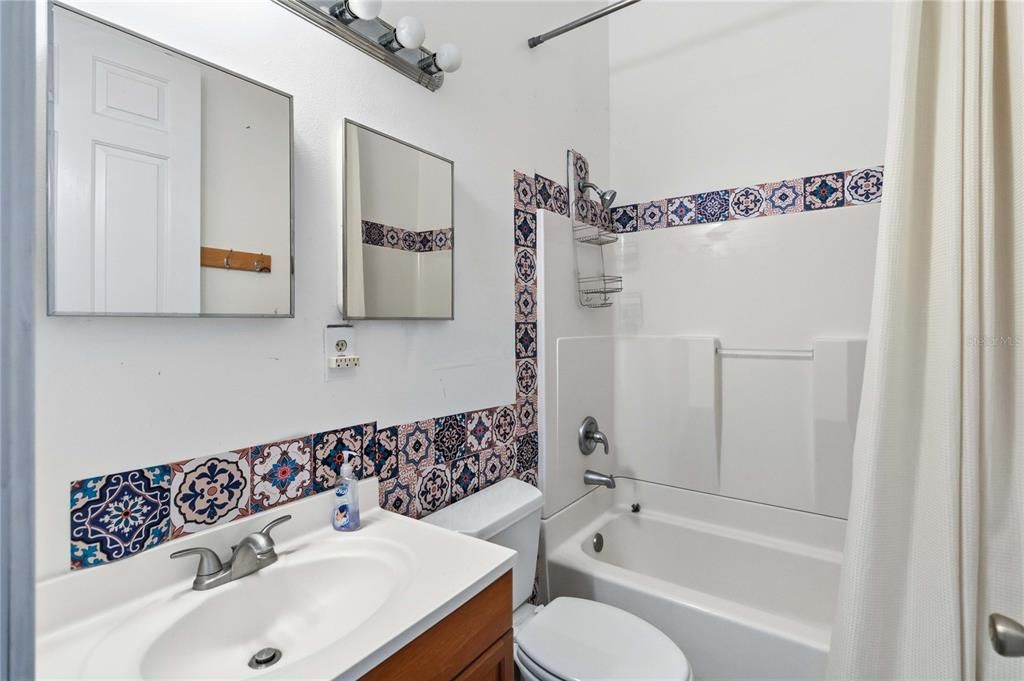 For Sale: $1,260,000 (6 beds, 4 baths, 4884 Square Feet)