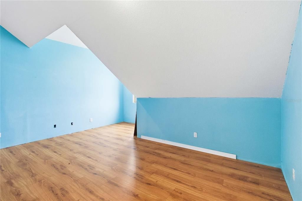 For Sale: $1,260,000 (6 beds, 4 baths, 4884 Square Feet)