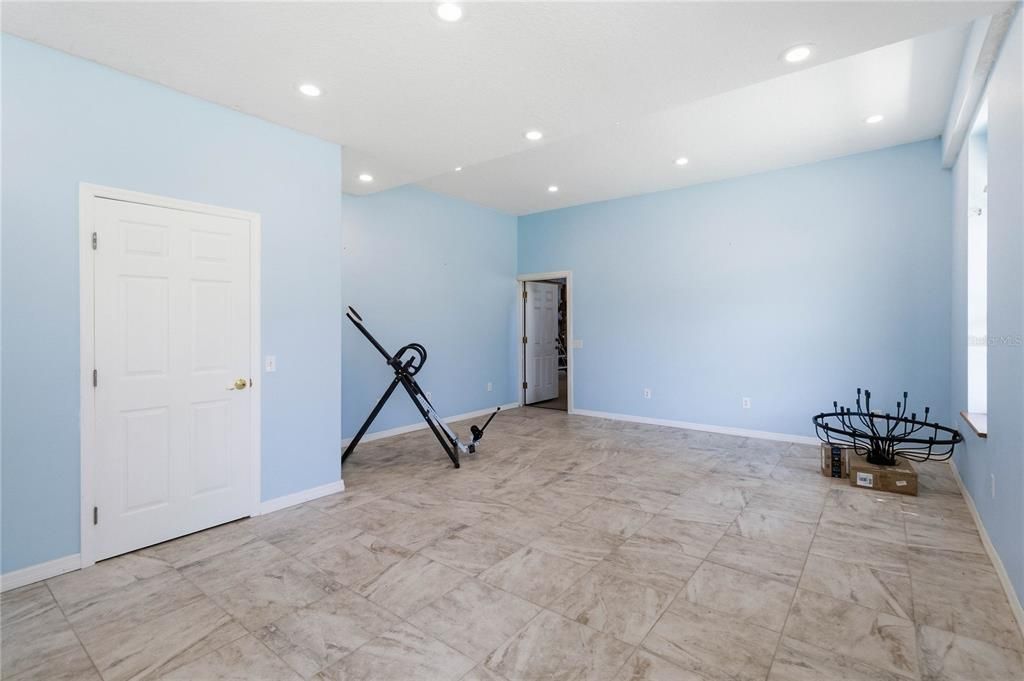 For Sale: $1,260,000 (6 beds, 4 baths, 4884 Square Feet)