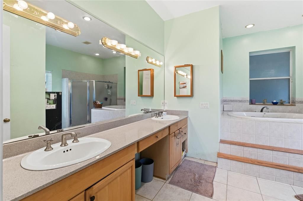 For Sale: $1,260,000 (6 beds, 4 baths, 4884 Square Feet)