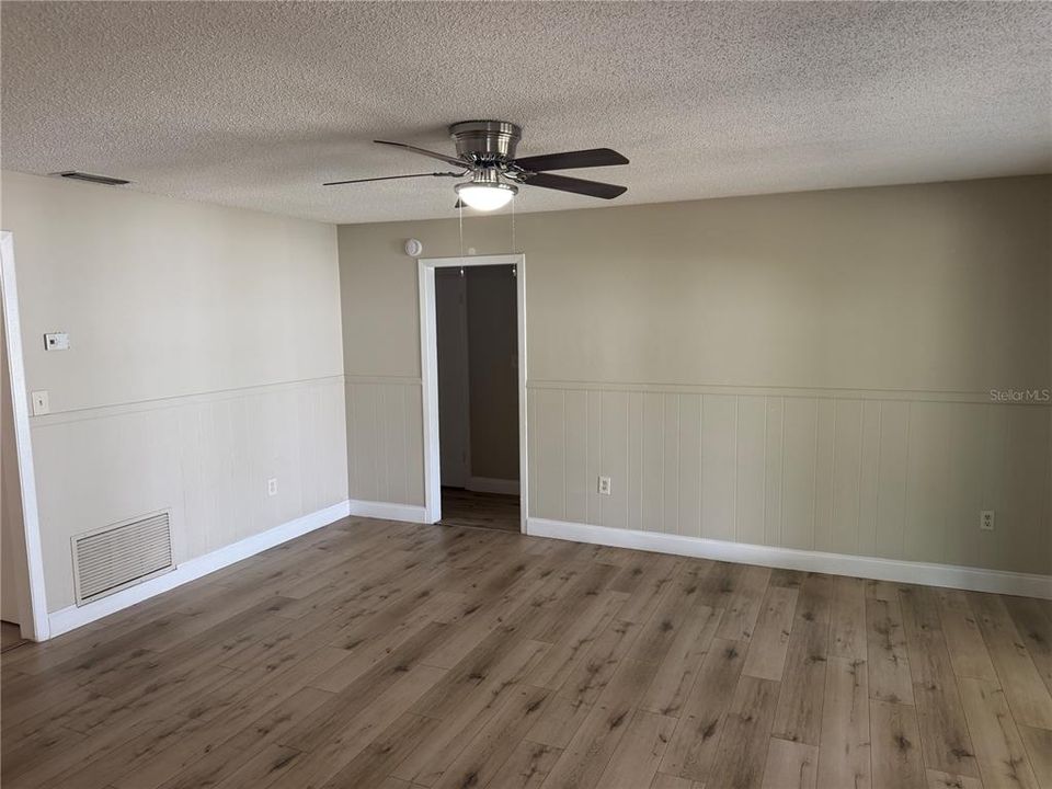 For Sale: $400,000 (4 beds, 2 baths, 1486 Square Feet)