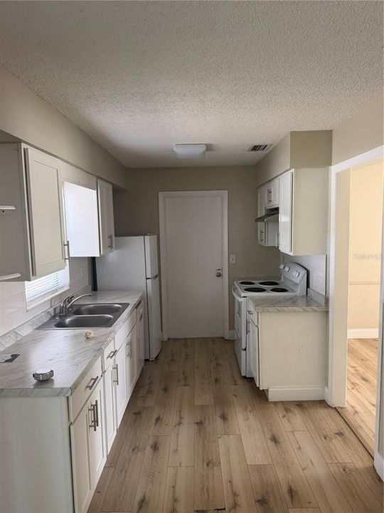 For Sale: $400,000 (4 beds, 2 baths, 1486 Square Feet)