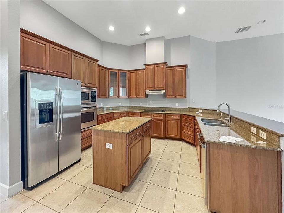 For Rent: $4,500 (5 beds, 3 baths, 3676 Square Feet)