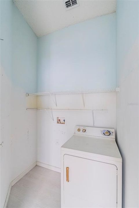 For Sale: $260,000 (3 beds, 2 baths, 1644 Square Feet)