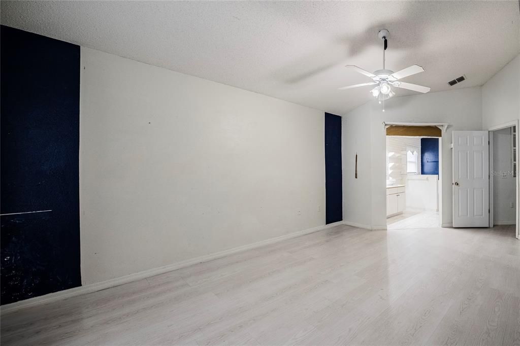 For Sale: $260,000 (3 beds, 2 baths, 1644 Square Feet)
