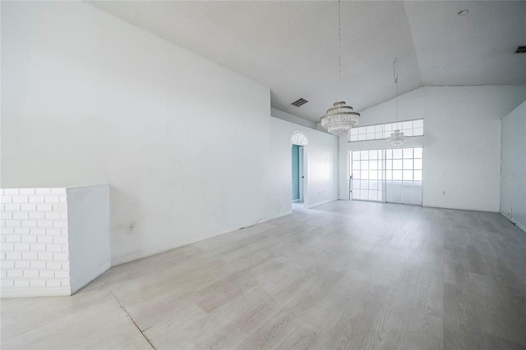 For Sale: $260,000 (3 beds, 2 baths, 1644 Square Feet)