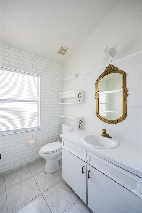 For Sale: $260,000 (3 beds, 2 baths, 1644 Square Feet)