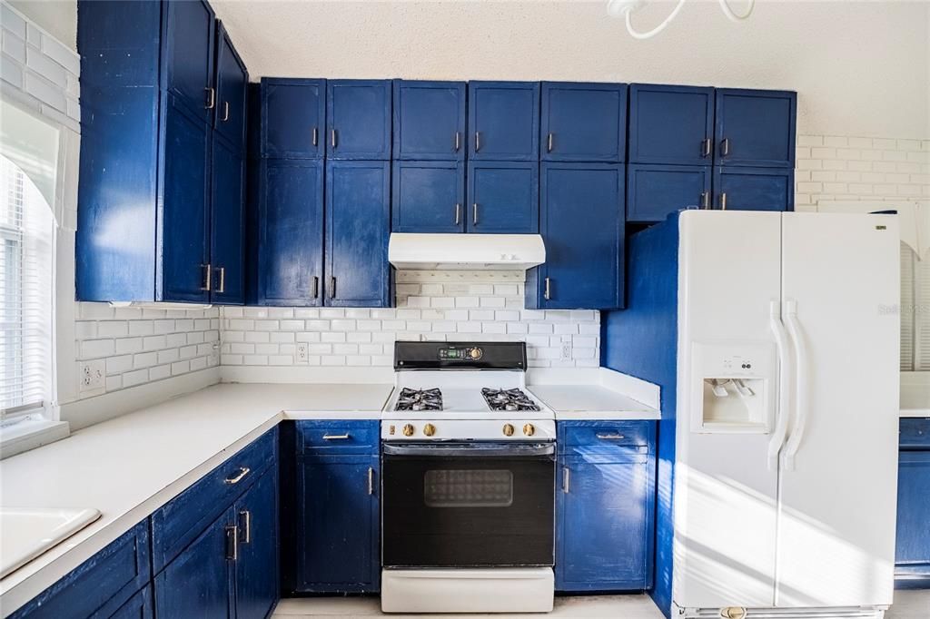 For Sale: $260,000 (3 beds, 2 baths, 1644 Square Feet)