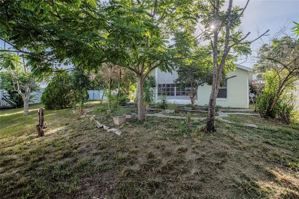 For Sale: $260,000 (3 beds, 2 baths, 1644 Square Feet)