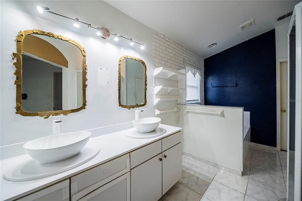 For Sale: $260,000 (3 beds, 2 baths, 1644 Square Feet)