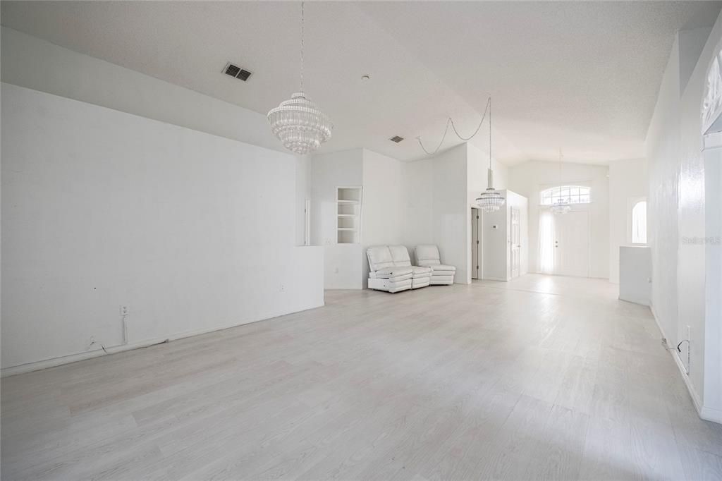 For Sale: $260,000 (3 beds, 2 baths, 1644 Square Feet)