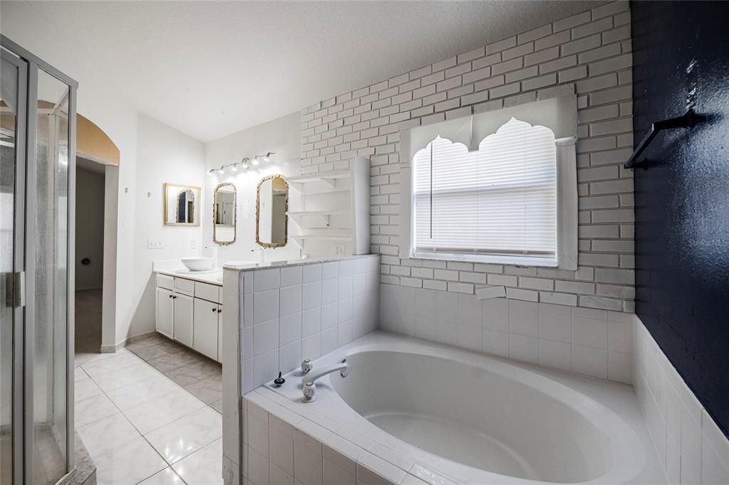 For Sale: $260,000 (3 beds, 2 baths, 1644 Square Feet)