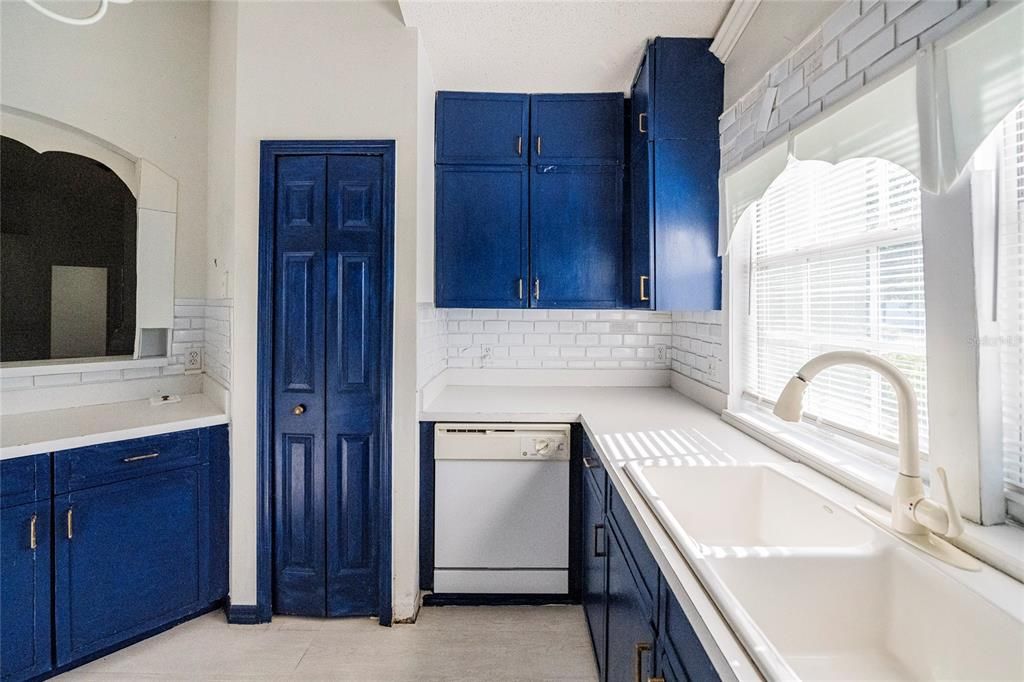 For Sale: $260,000 (3 beds, 2 baths, 1644 Square Feet)