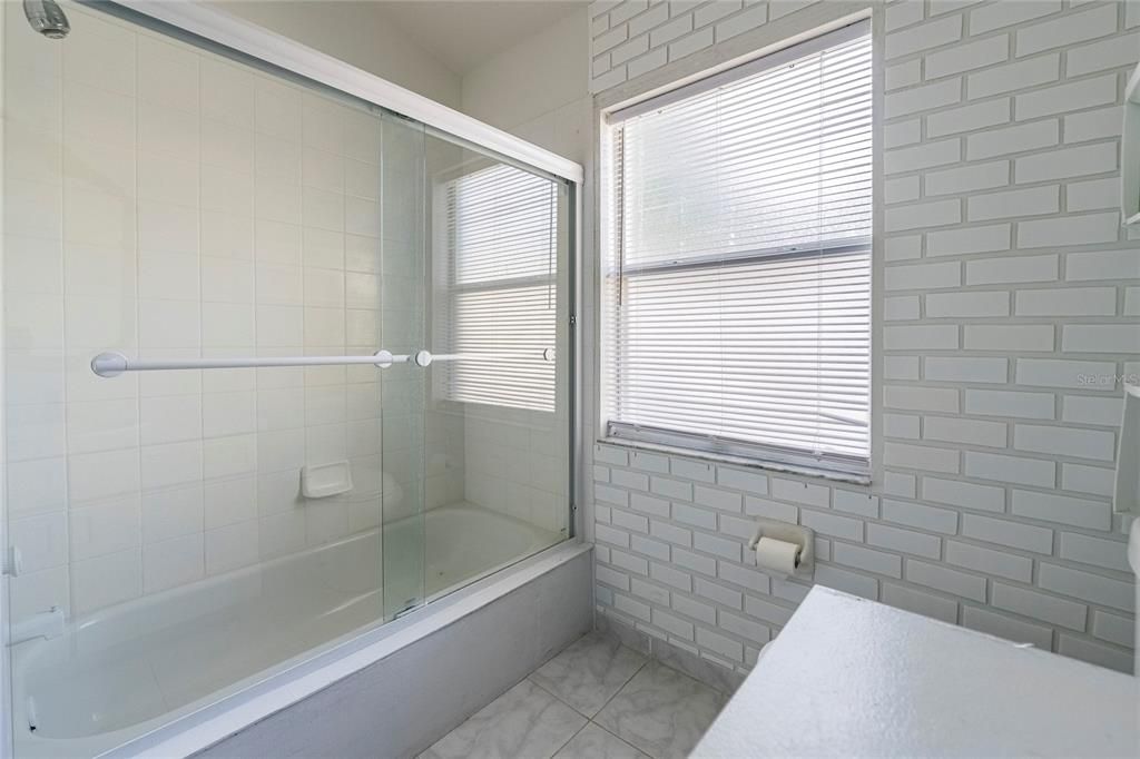 For Sale: $260,000 (3 beds, 2 baths, 1644 Square Feet)