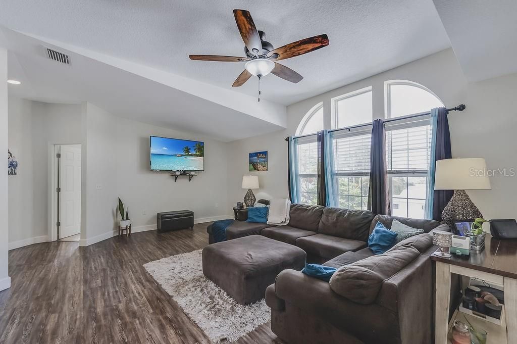 Active With Contract: $424,500 (3 beds, 2 baths, 1774 Square Feet)