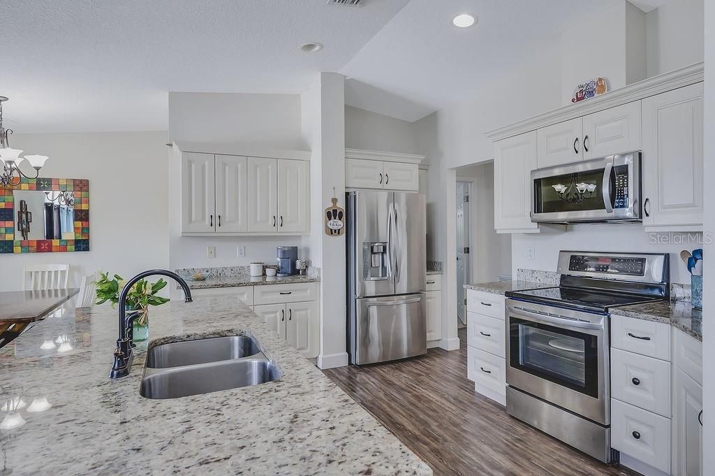 Active With Contract: $424,500 (3 beds, 2 baths, 1774 Square Feet)