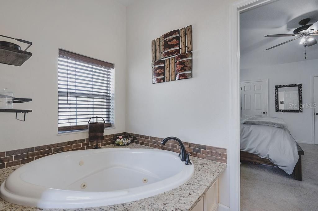 Active With Contract: $424,500 (3 beds, 2 baths, 1774 Square Feet)