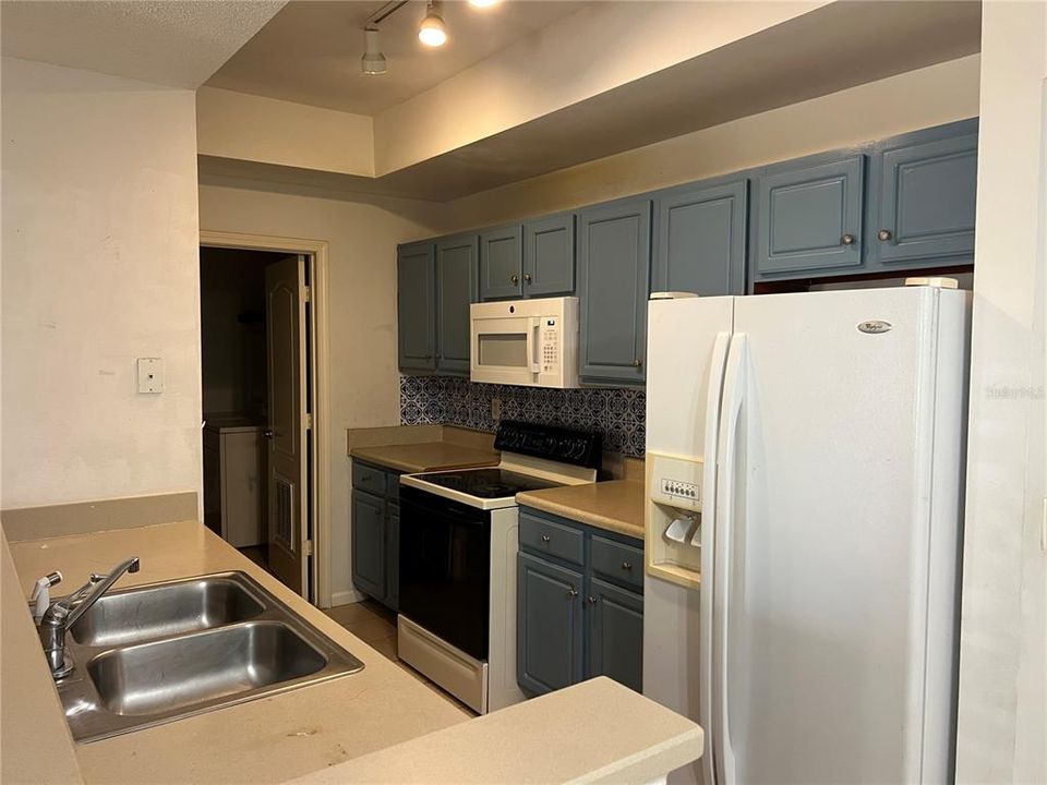 For Rent: $1,900 (2 beds, 2 baths, 1174 Square Feet)