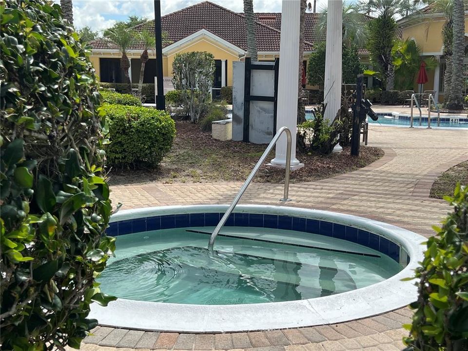 For Rent: $1,900 (2 beds, 2 baths, 1174 Square Feet)