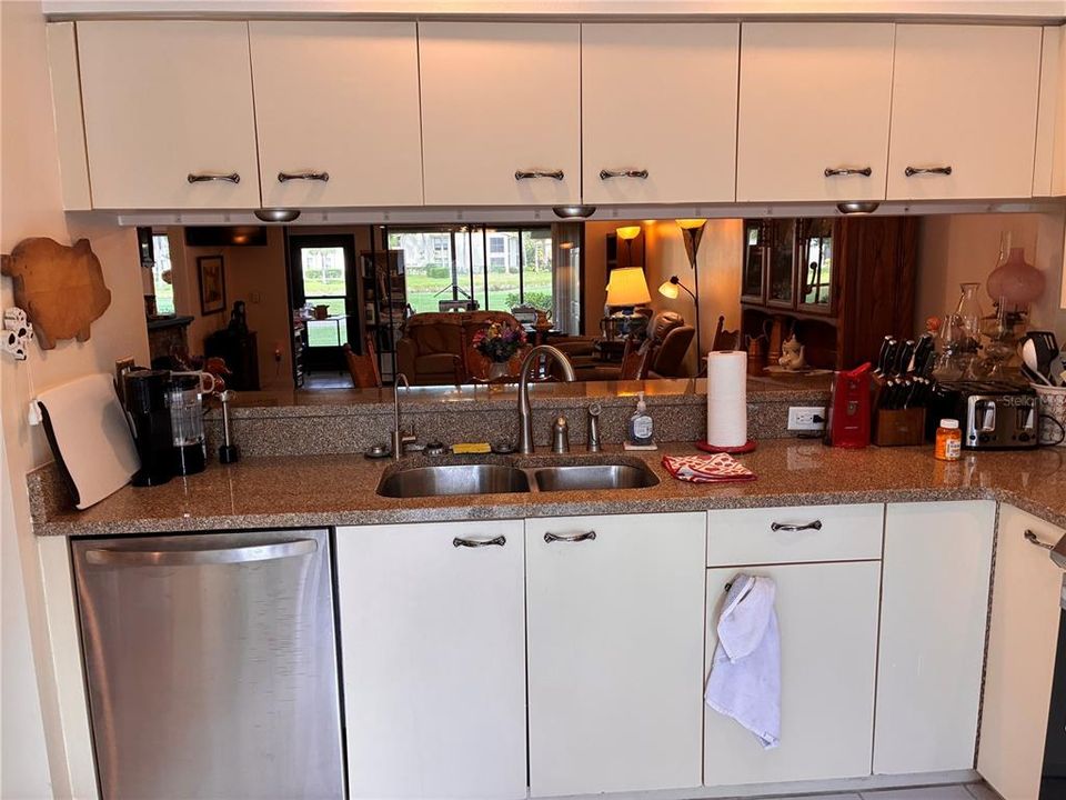 For Sale: $339,000 (2 beds, 2 baths, 1188 Square Feet)