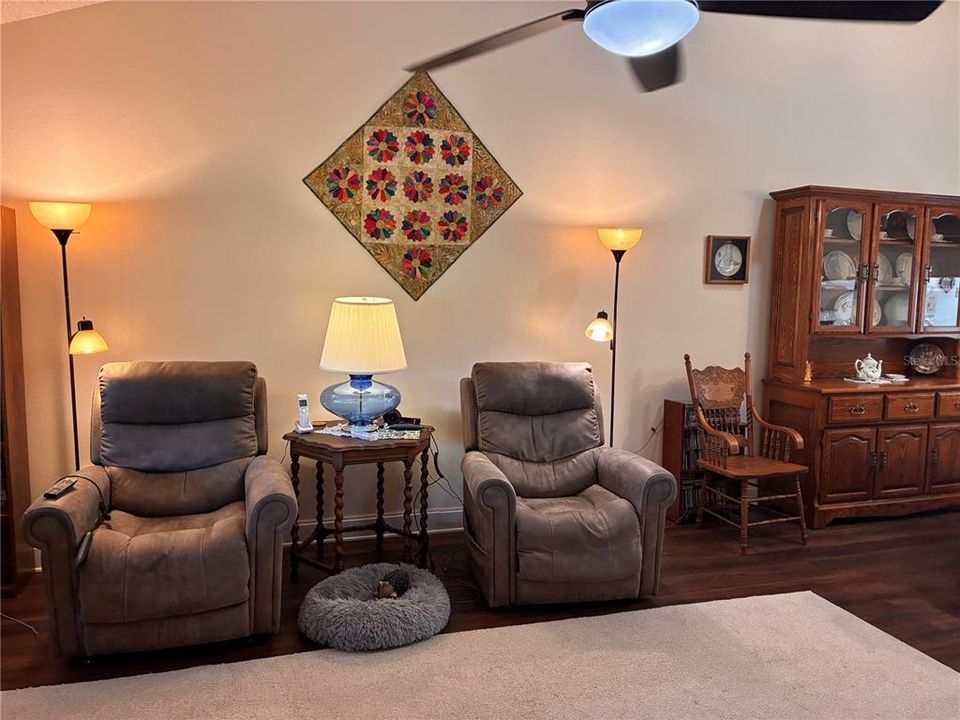 For Sale: $339,000 (2 beds, 2 baths, 1188 Square Feet)