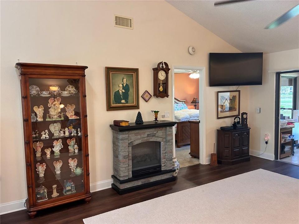 For Sale: $339,000 (2 beds, 2 baths, 1188 Square Feet)
