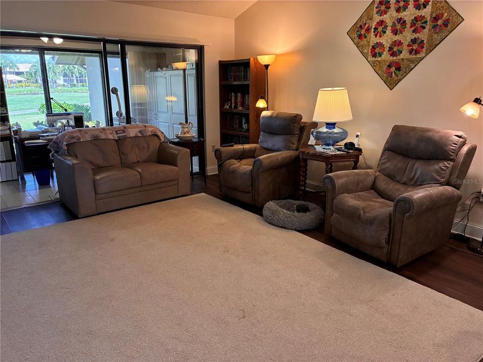 For Sale: $339,000 (2 beds, 2 baths, 1188 Square Feet)