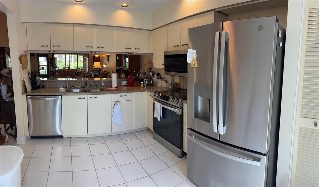 For Sale: $339,000 (2 beds, 2 baths, 1188 Square Feet)