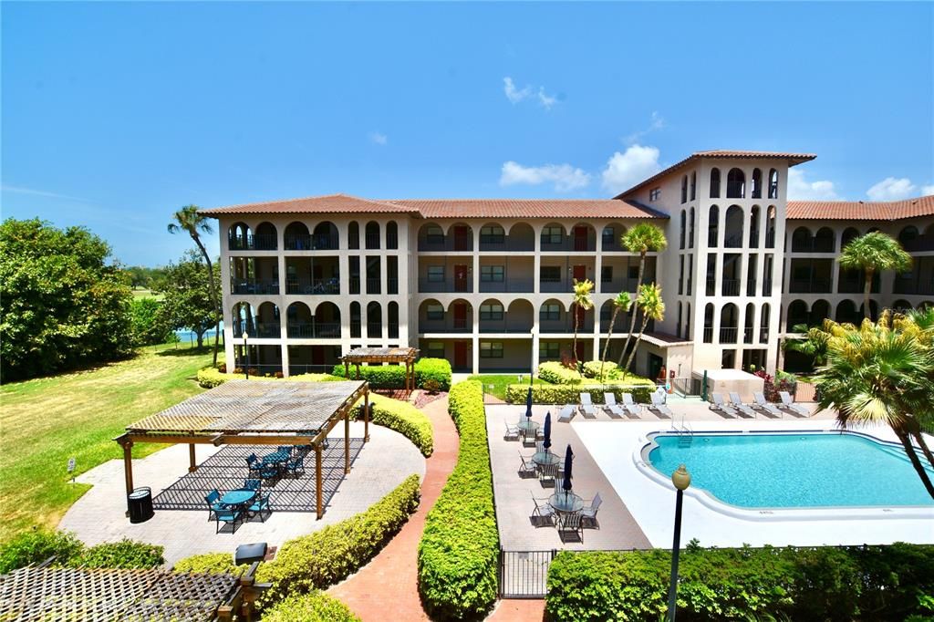 На продажу: $300,000 (2 спален, 2 ванн, 1147 Квадратных фут)