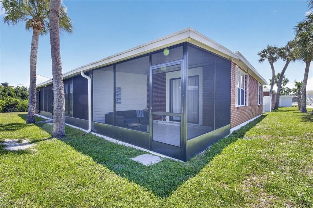 For Sale: $325,000 (1 beds, 1 baths, 493 Square Feet)
