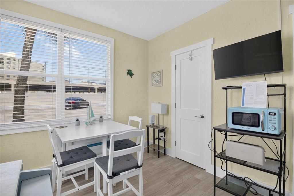For Sale: $325,000 (1 beds, 1 baths, 493 Square Feet)