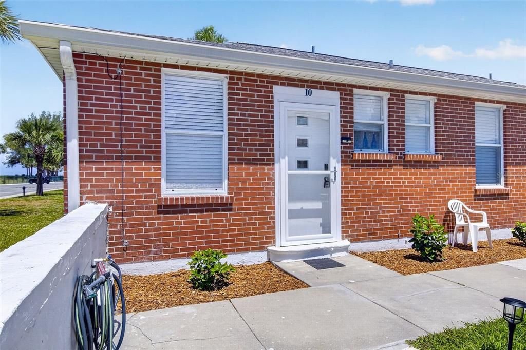 For Sale: $325,000 (1 beds, 1 baths, 493 Square Feet)
