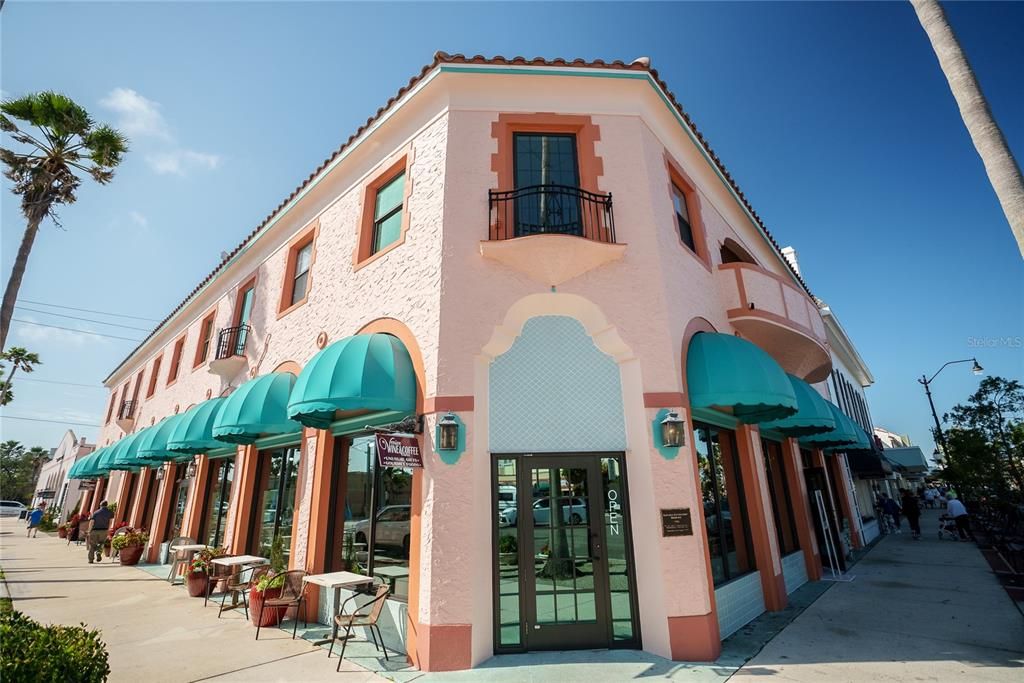 For Sale: $325,000 (1 beds, 1 baths, 493 Square Feet)