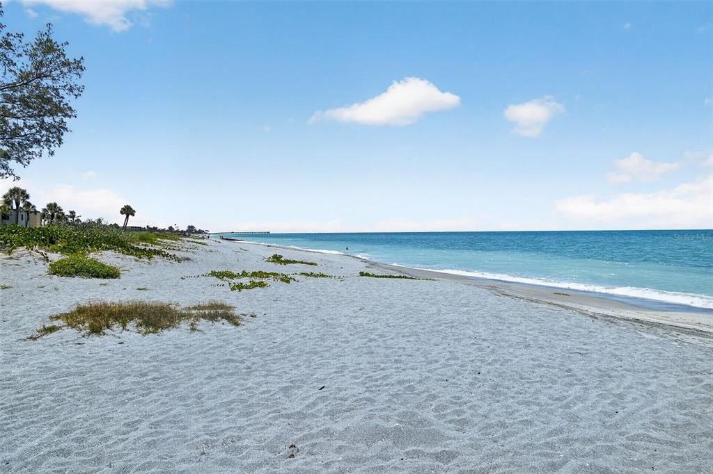 For Sale: $325,000 (1 beds, 1 baths, 493 Square Feet)