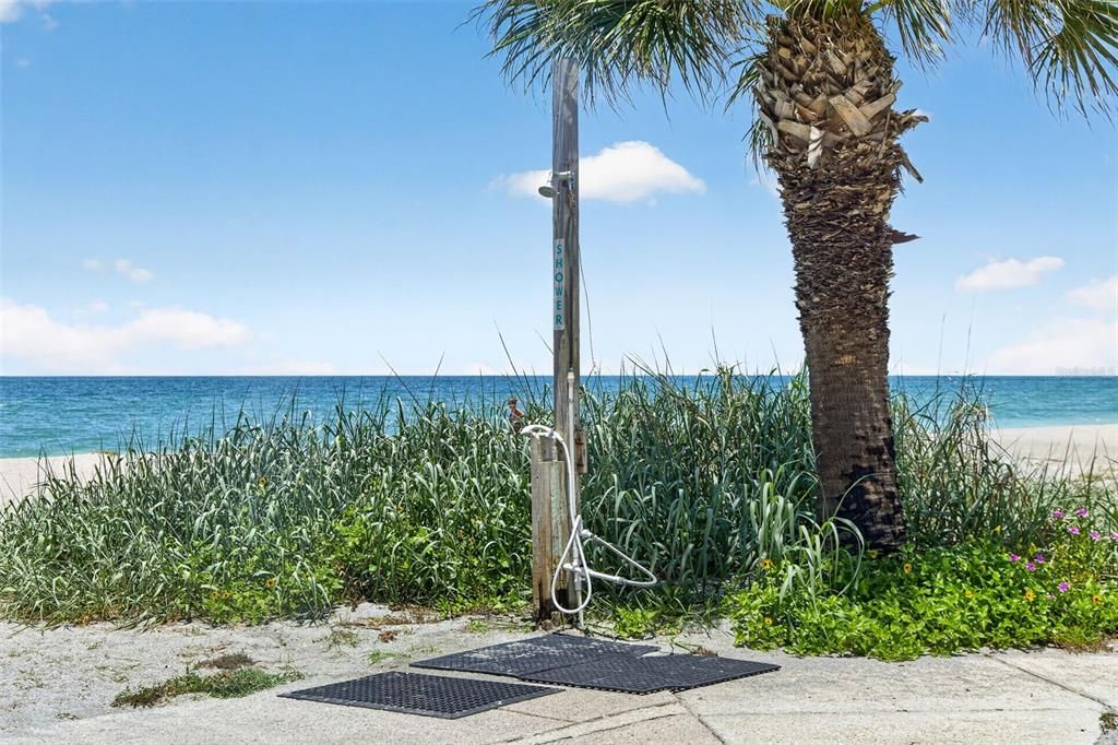 For Sale: $325,000 (1 beds, 1 baths, 493 Square Feet)