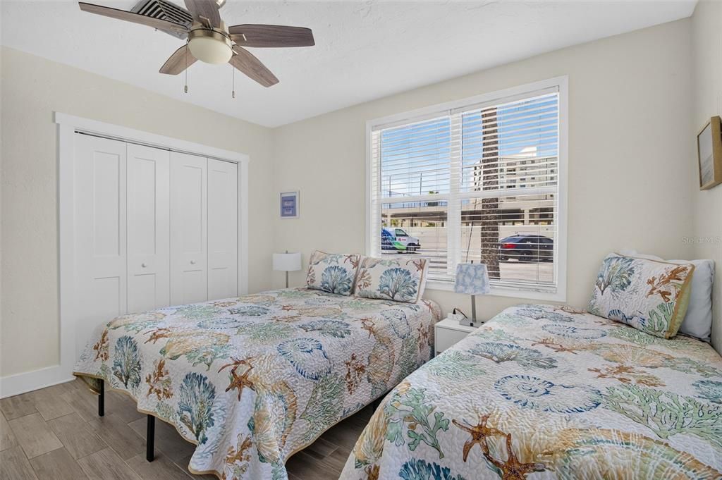 For Sale: $325,000 (1 beds, 1 baths, 493 Square Feet)