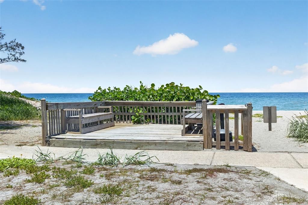 For Sale: $325,000 (1 beds, 1 baths, 493 Square Feet)