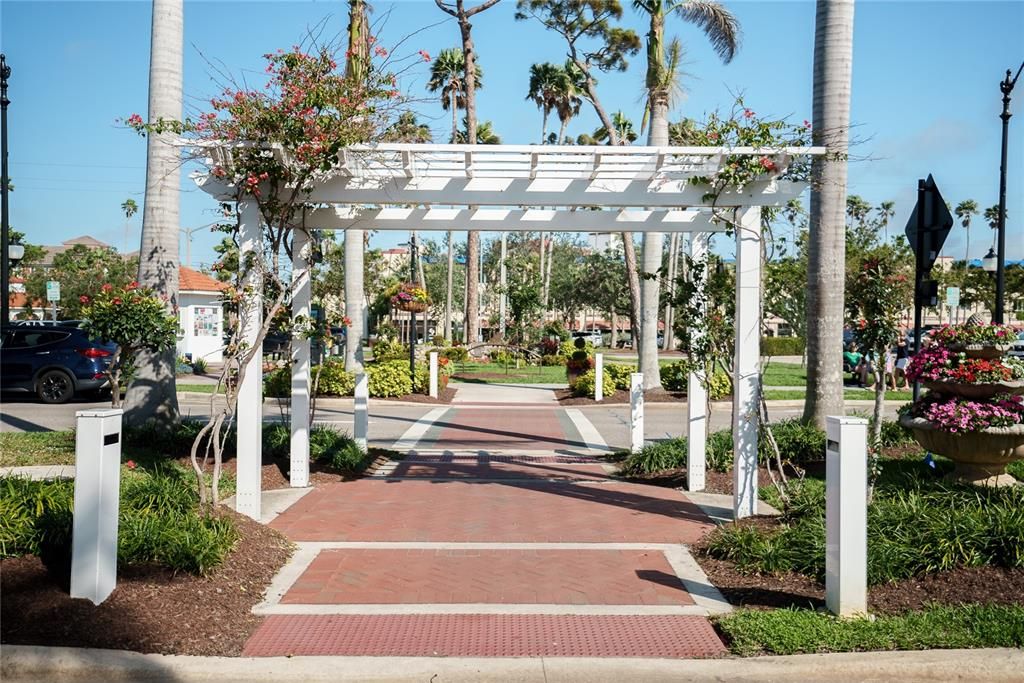 For Sale: $325,000 (1 beds, 1 baths, 493 Square Feet)