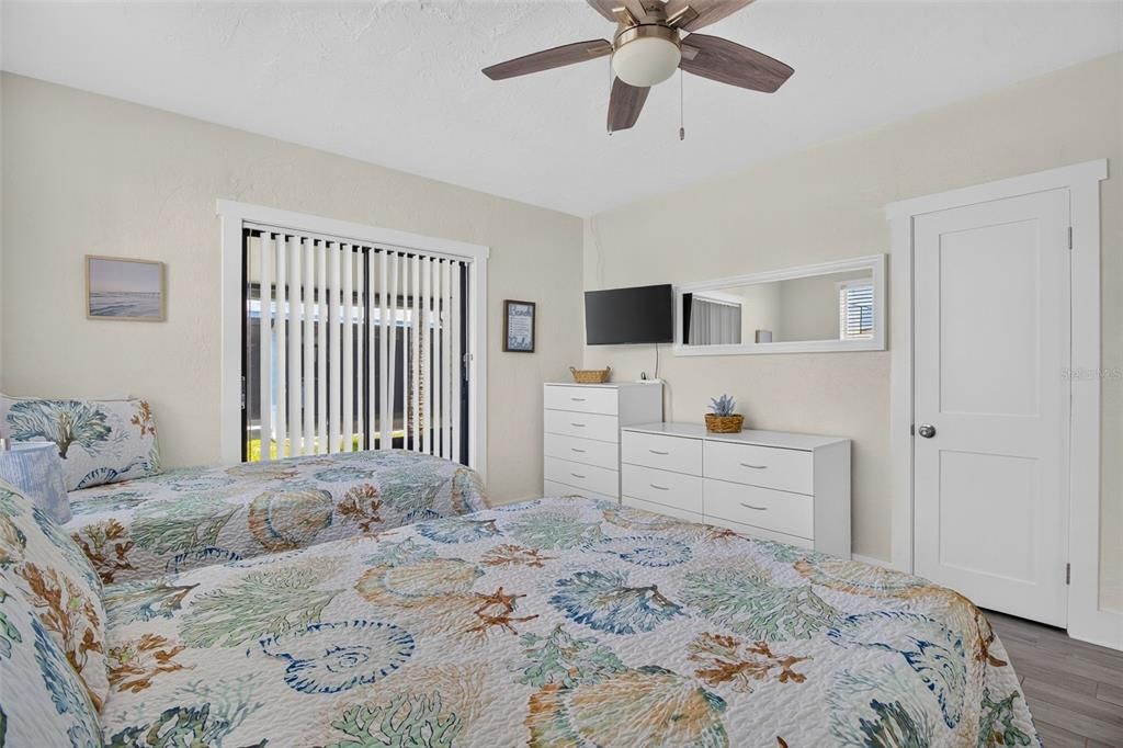 For Sale: $325,000 (1 beds, 1 baths, 493 Square Feet)