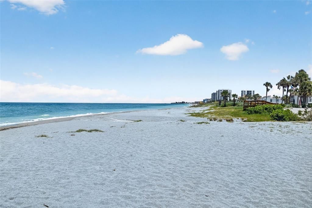 For Sale: $325,000 (1 beds, 1 baths, 493 Square Feet)