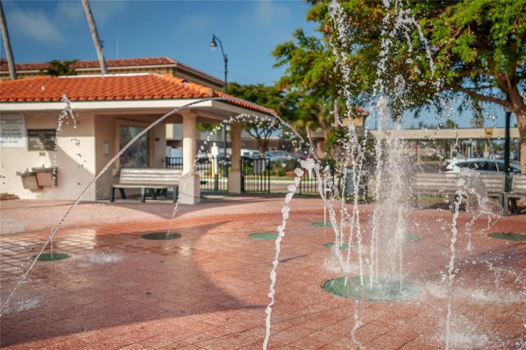 For Sale: $325,000 (1 beds, 1 baths, 493 Square Feet)