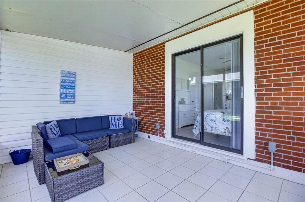 For Sale: $325,000 (1 beds, 1 baths, 493 Square Feet)