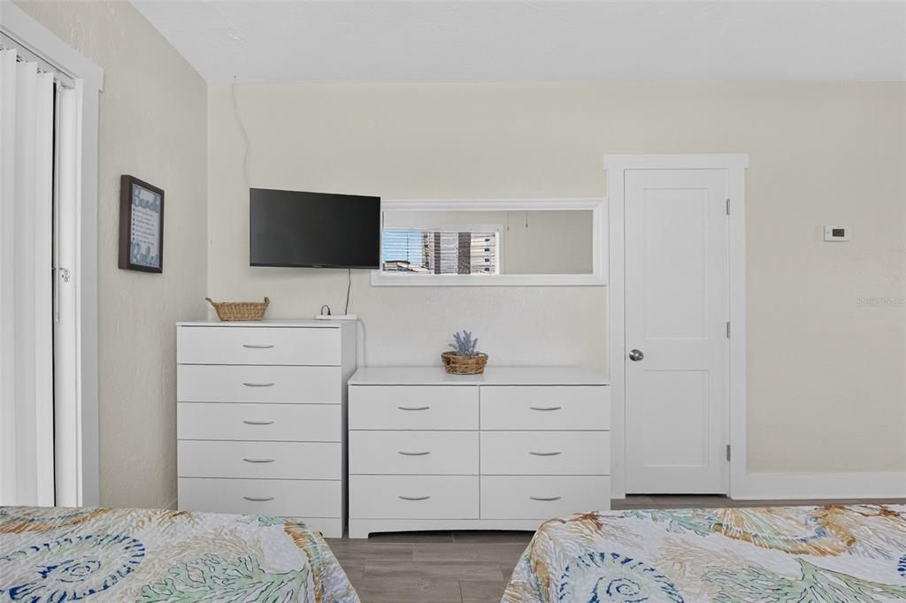 For Sale: $325,000 (1 beds, 1 baths, 493 Square Feet)