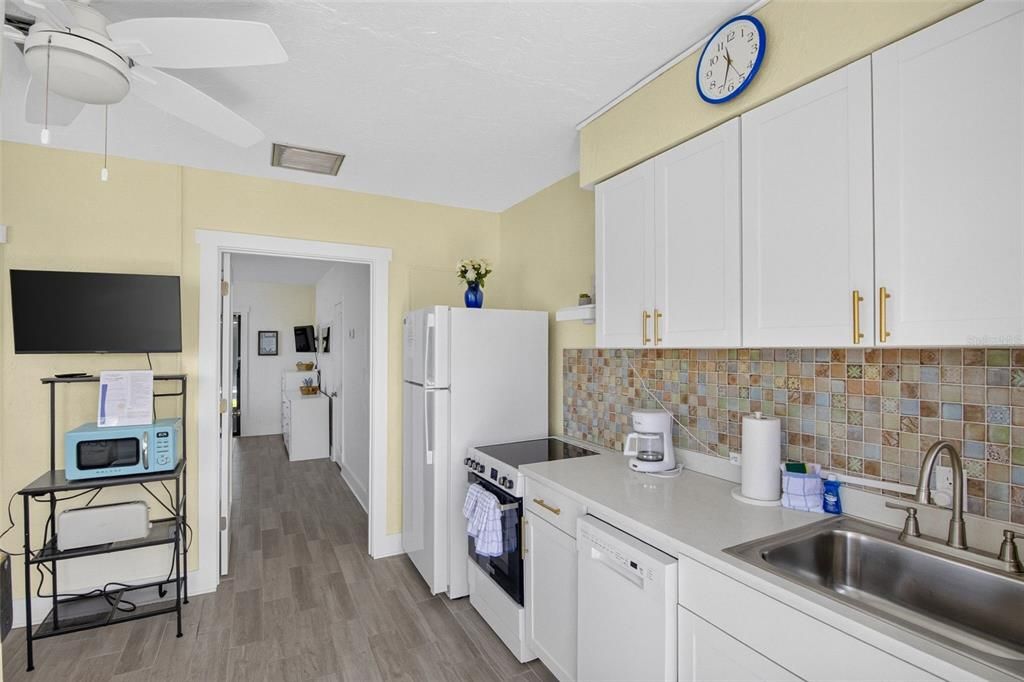 For Sale: $325,000 (1 beds, 1 baths, 493 Square Feet)
