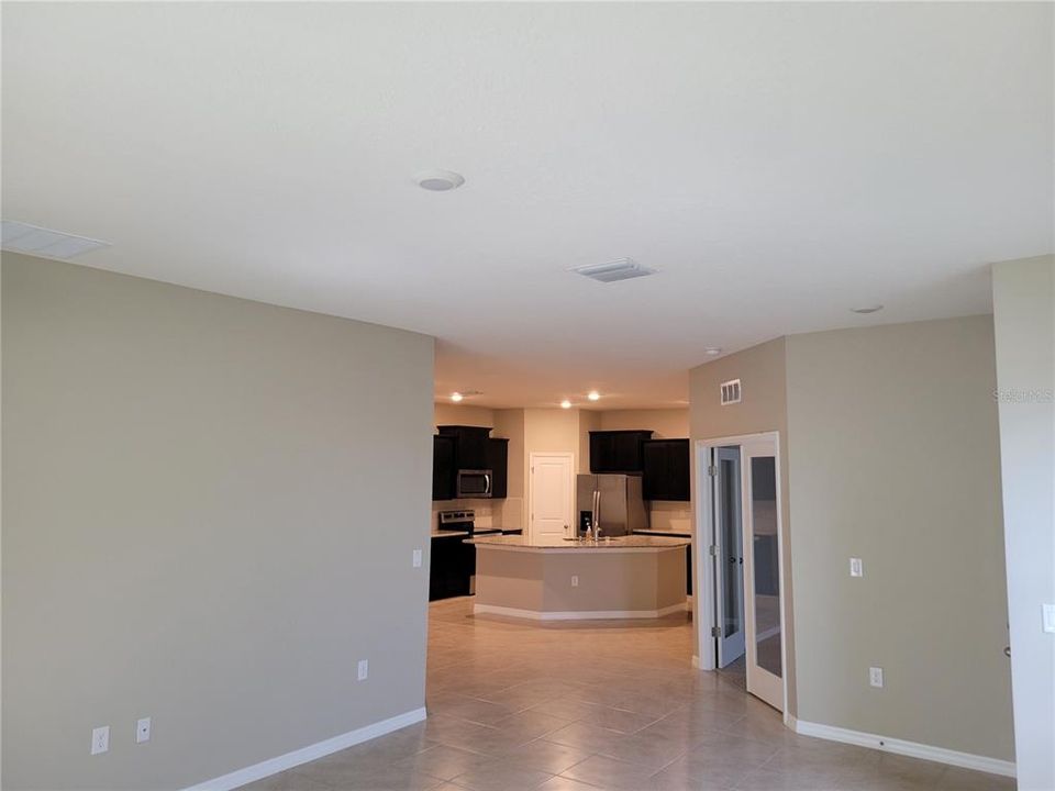 For Rent: $2,400 (3 beds, 2 baths, 1587 Square Feet)