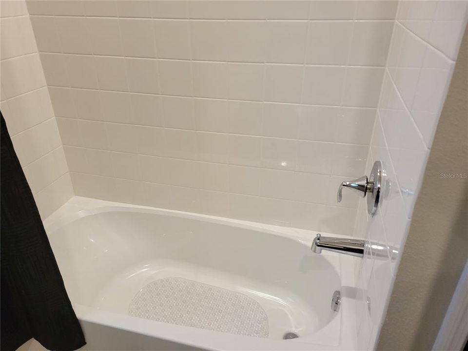 For Rent: $2,400 (3 beds, 2 baths, 1587 Square Feet)