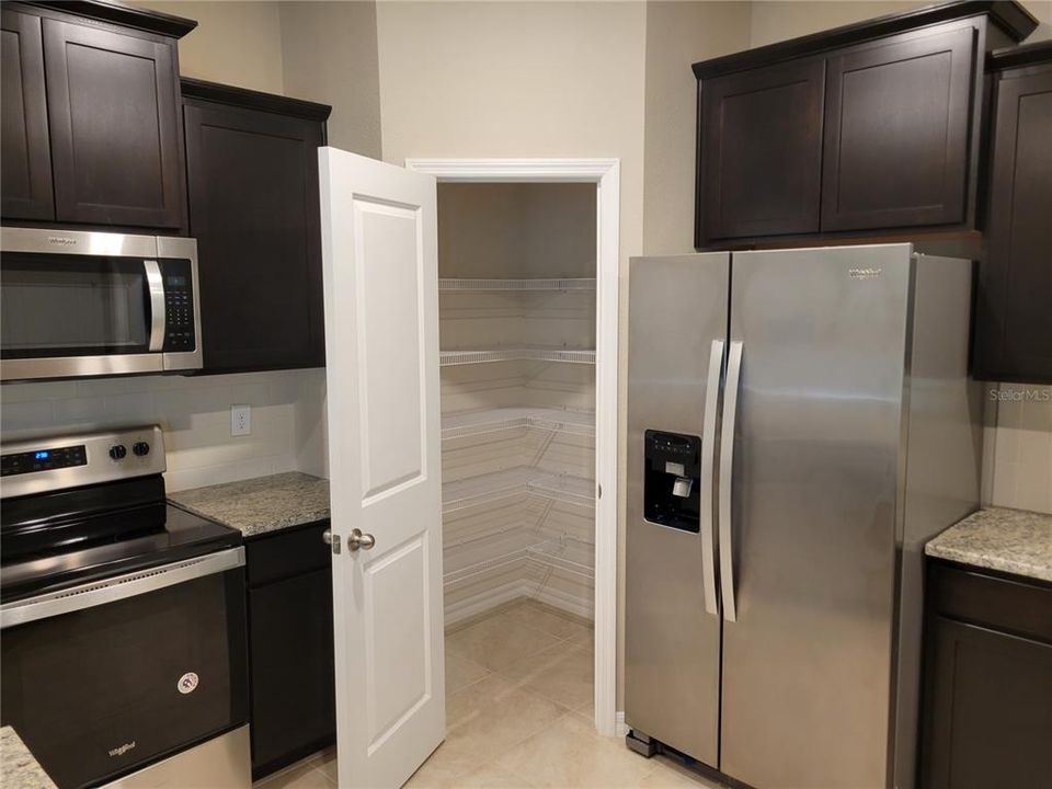 For Rent: $2,400 (3 beds, 2 baths, 1587 Square Feet)