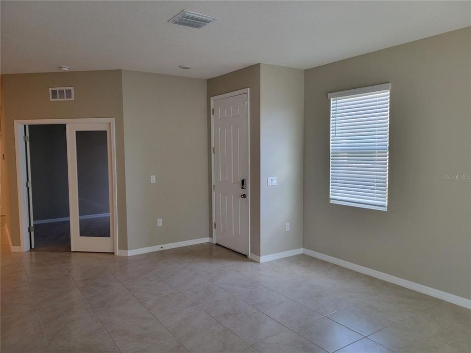 For Rent: $2,400 (3 beds, 2 baths, 1587 Square Feet)